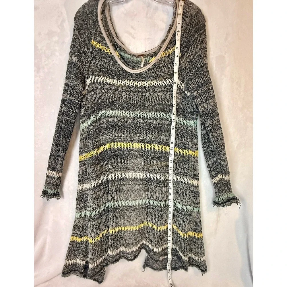 Free People Tunic Sweater Womens M Gray Striped Open Back Distressed EUC Boho